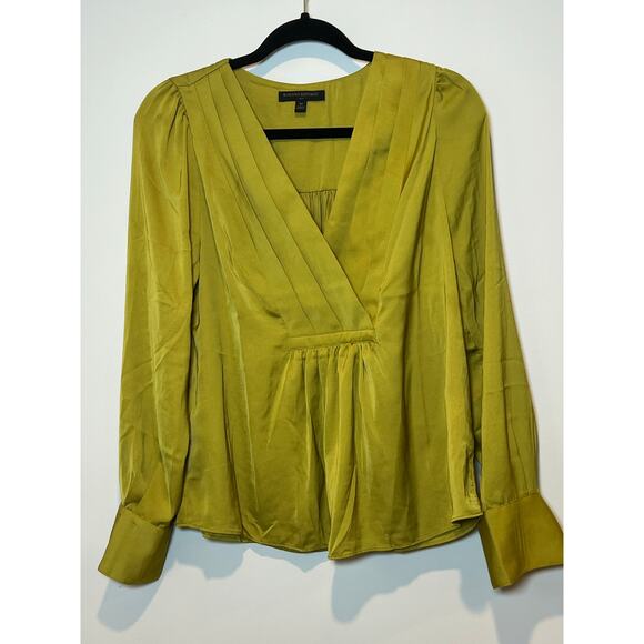 Banana Republic Pintuck Blouse Olive Green Womans Size M - Picture 1 of 5